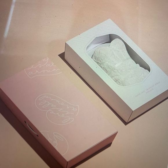 Wedding Grown Preservation Kit - Picture 2 of 6